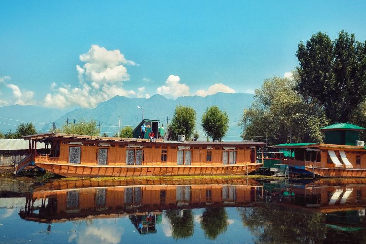 Dilshad Houseboats - Nigeen Lake