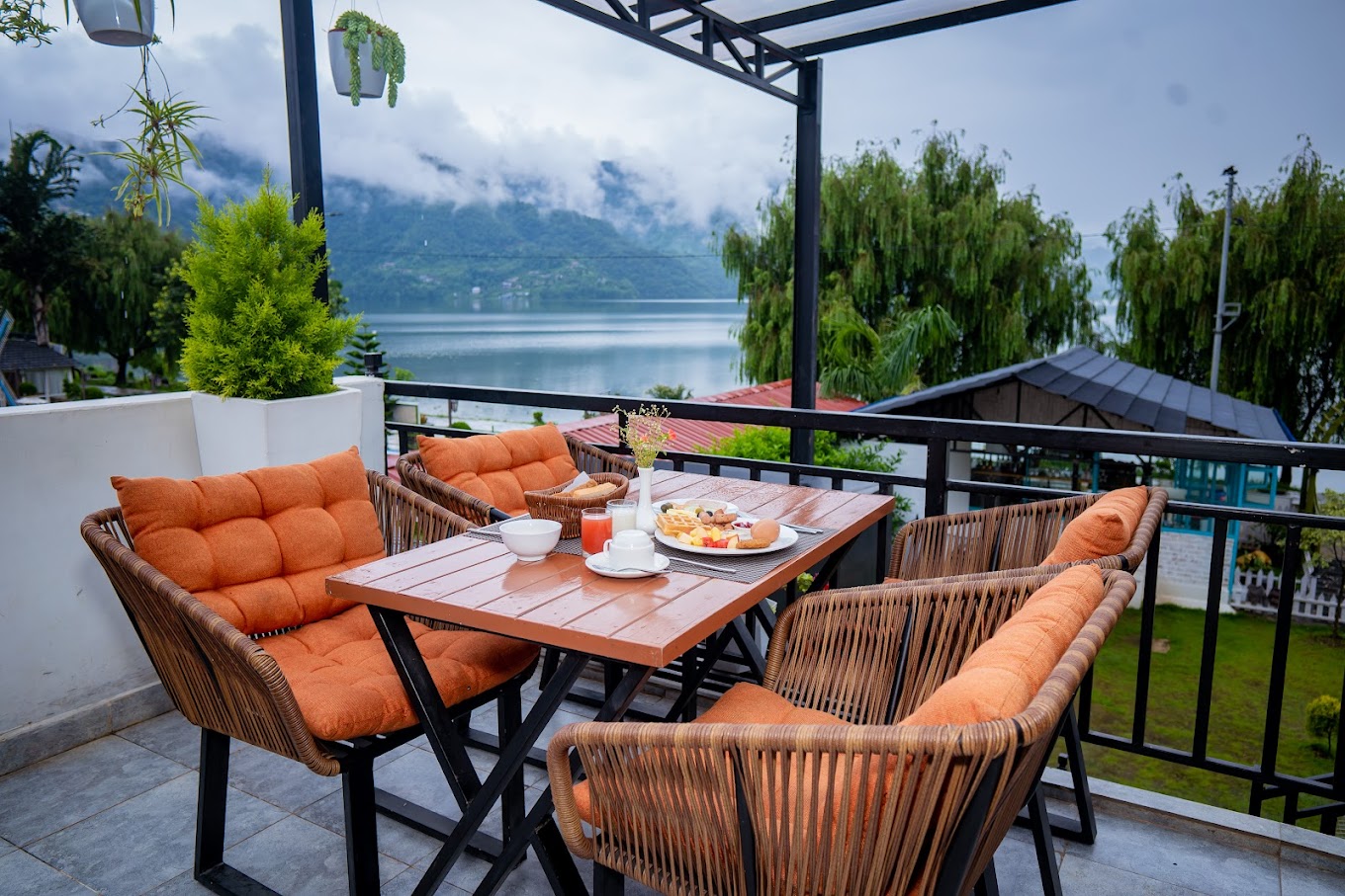 Majestic Lake Front Hotel & Suites, Pokhara