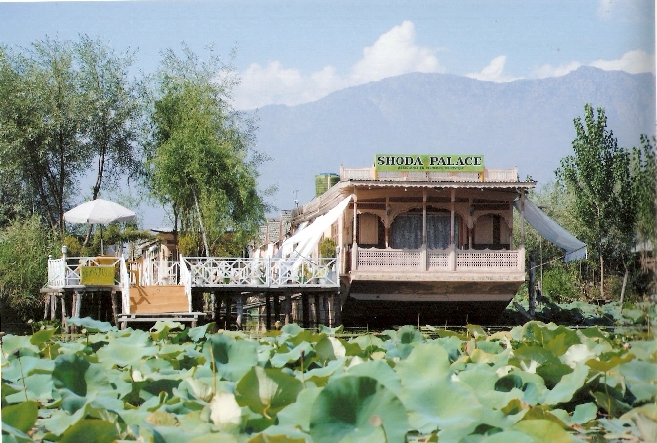 Houseboat Shoda Palace