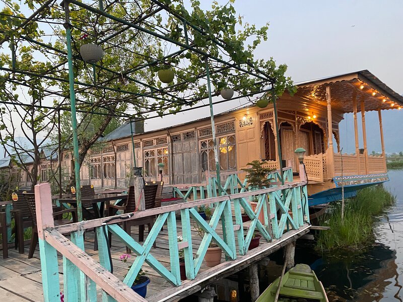 Shoda Palace Houseboat