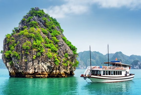 Exclusive Vietnam Tour Package: 5 Nights & 6 Days of Unforgettable Adventure