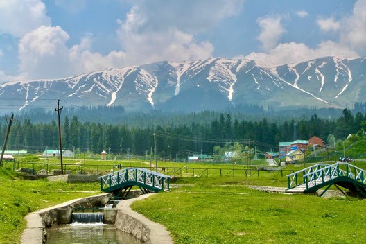 Experience Sinthan Top in Kashmir - Where Snow Never Disappears